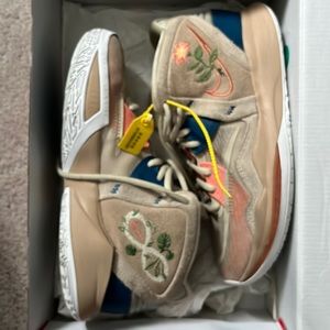 Great shoe comfortable great material like new 2022 Kyrie Infinity EP 'Floral